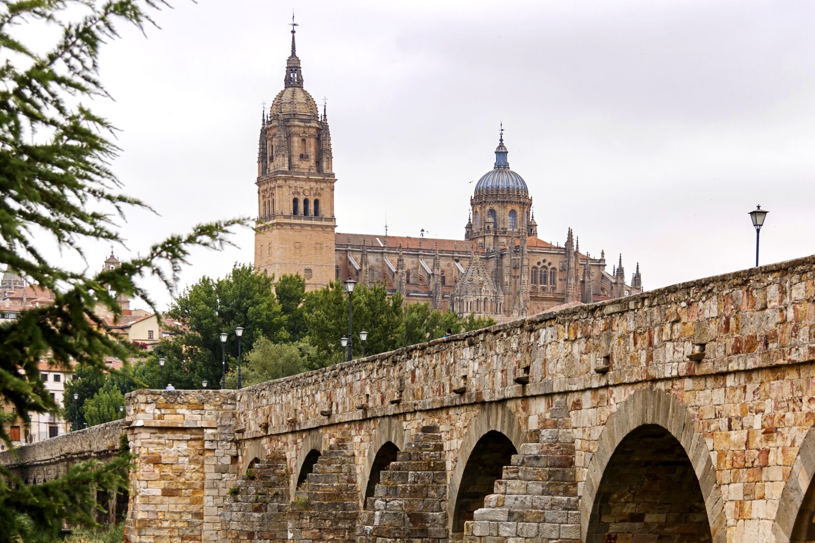 Canon EF-S 18-200mm F3.5-5.6 IS sample photo. Bridge, cathedral, architecture photography