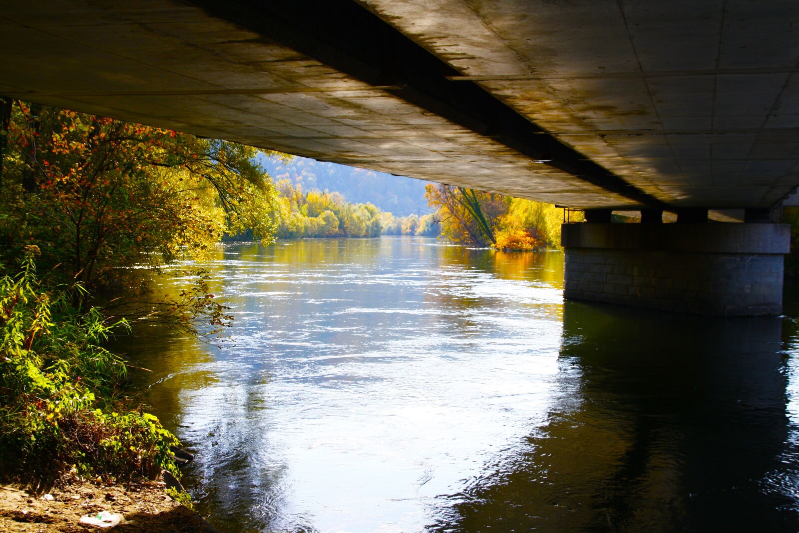 Canon EOS 1000D (EOS Digital Rebel XS / EOS Kiss F) sample photo. Bridge, river, mur photography