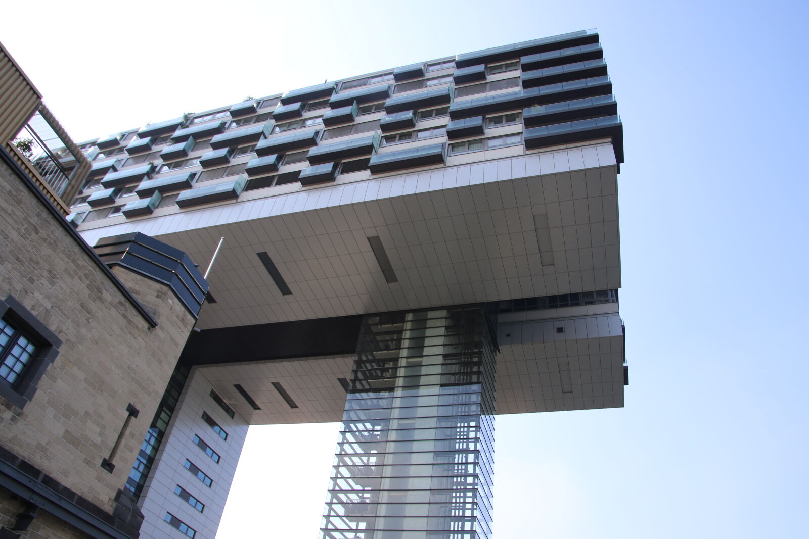 Canon EOS 7D Mark II sample photo. Appartment, building, architecture, blocks photography