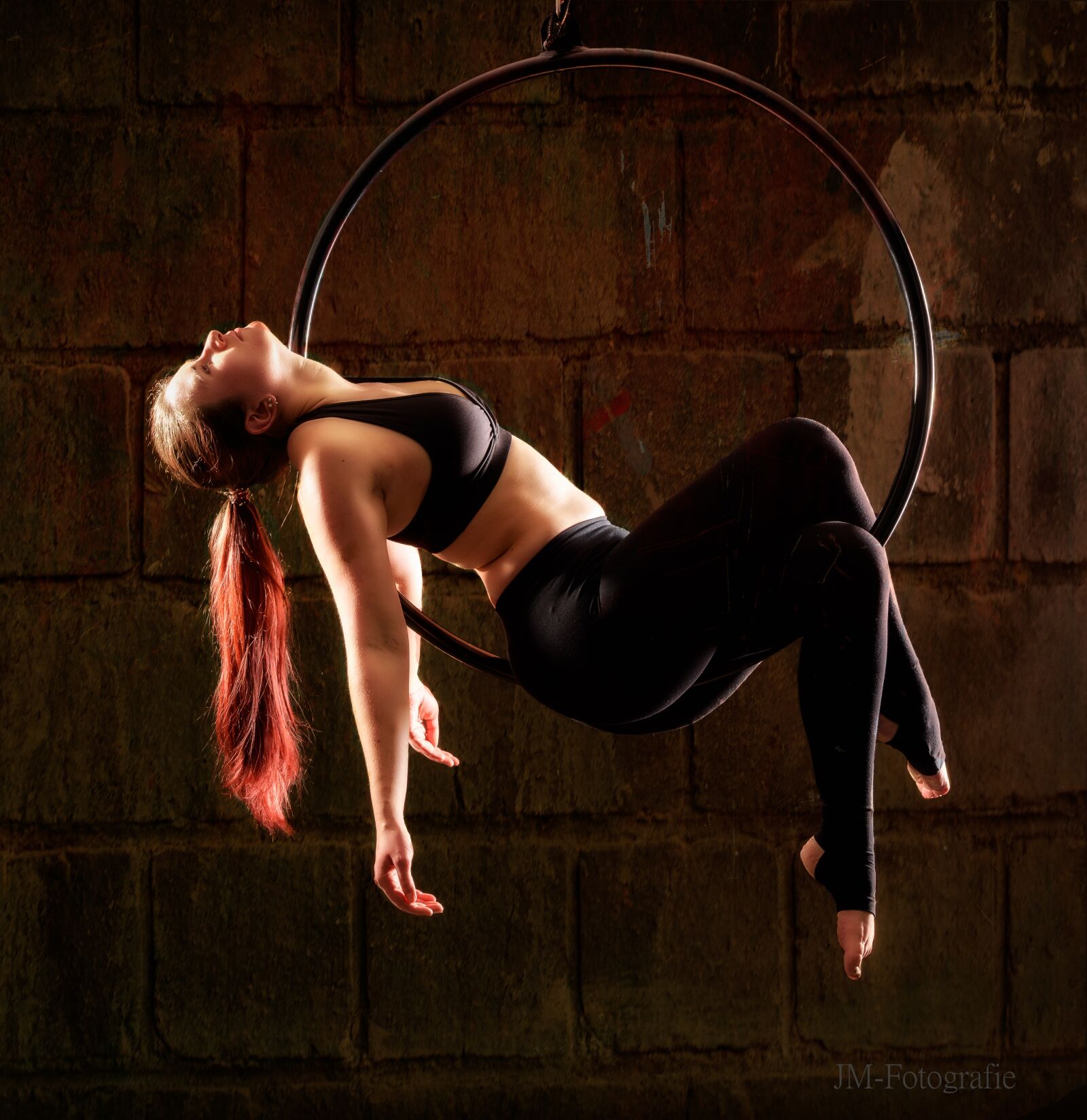 Nikon D750 sample photo. Train, acrobat, flexibility photography
