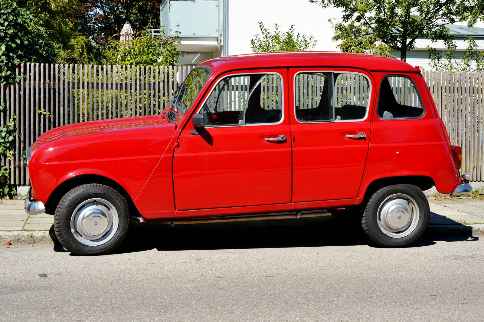 Nikon D3200 sample photo. Renault, renault r4, r4 photography