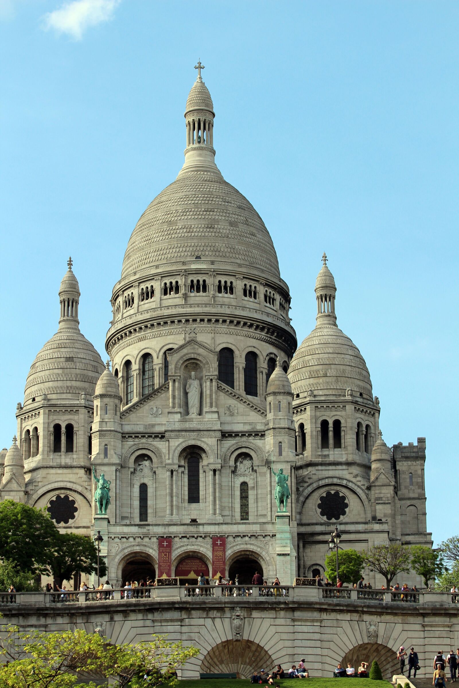 Canon EF 70-300mm F4-5.6 IS USM sample photo. Sacred heart, paris, monument photography