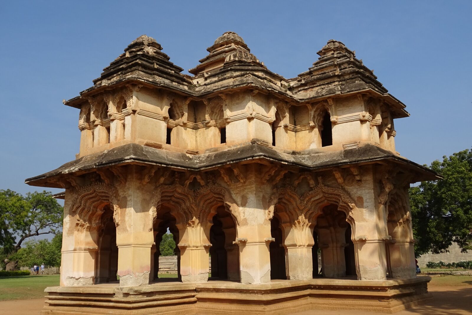 Sony DSC-HX60V sample photo. Lotus mahal, zenana enclosure photography