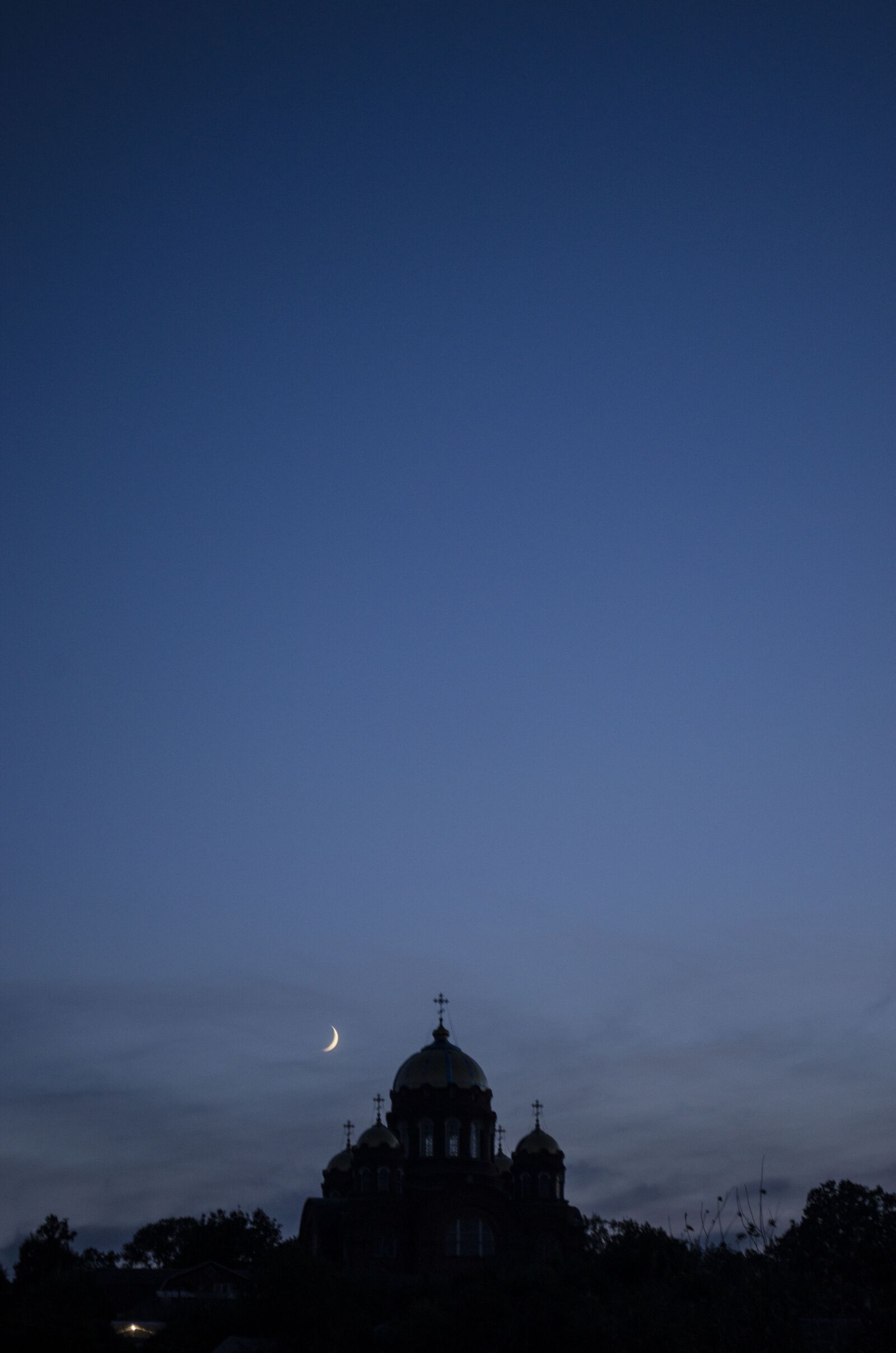Nikon D5100 sample photo. Night, month, church photography