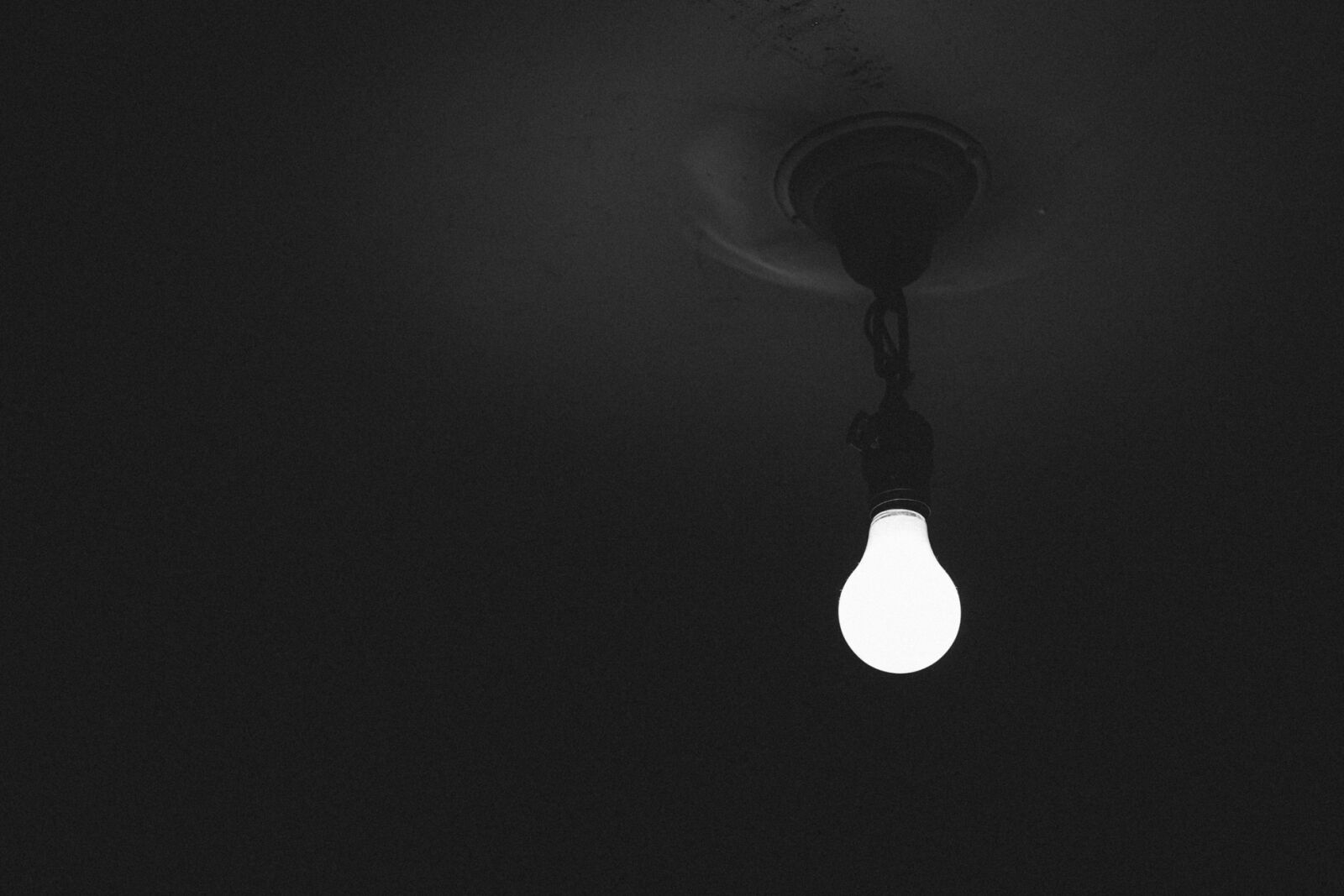Canon EOS 5D Mark II sample photo. Black, and, white, cieling photography