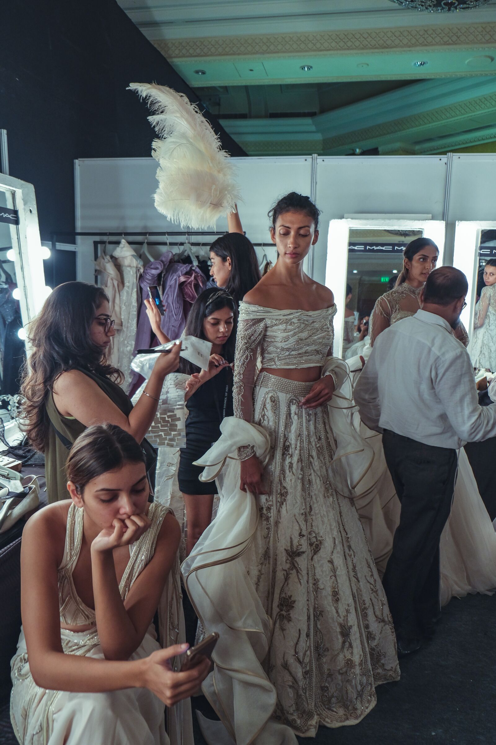 Fujifilm X-T30 + Fujifilm XF 18-55mm F2.8-4 R LM OIS sample photo. Fashion show, backstage, makeup photography