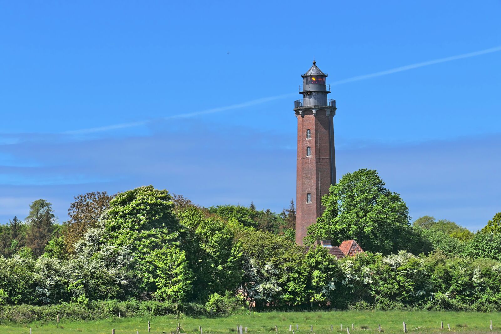 Panasonic DC-FZ10002 sample photo. Lighthouse, baltic sea, hohwacht photography