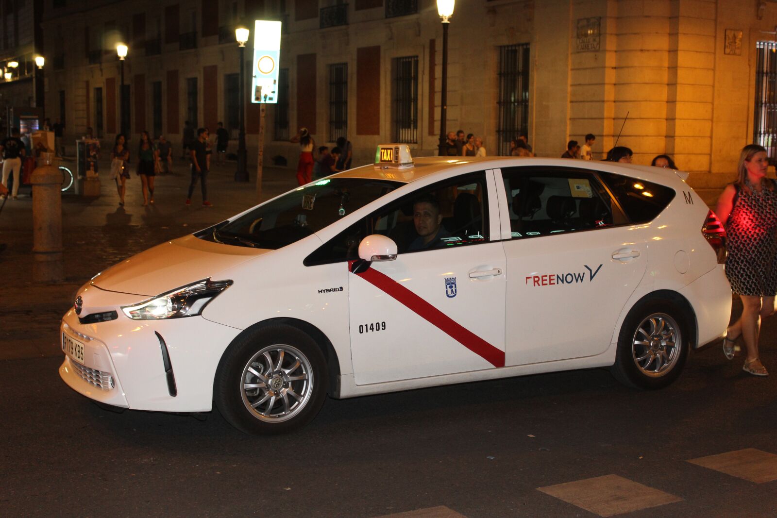 Canon EOS 4000D (EOS Rebel T100 / EOS 3000D) sample photo. Taxi, madrid, spain photography