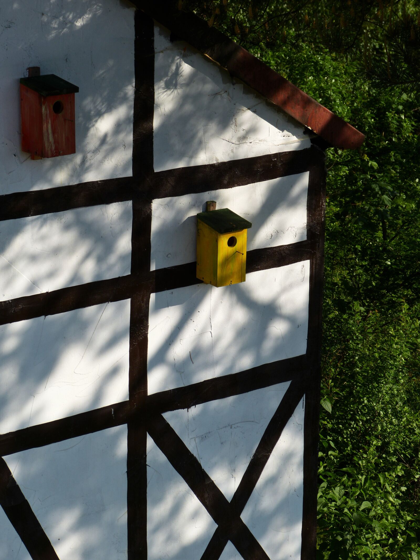 Panasonic Lumix DMC-FZ150 sample photo. Birdhouse, colour, cottage, mountain photography