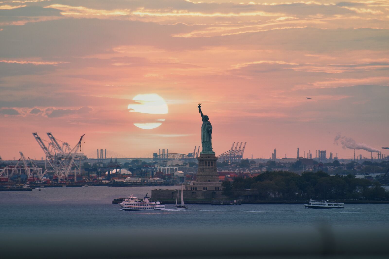 Nikon D5600 sample photo. Nyc, sun, dusk photography