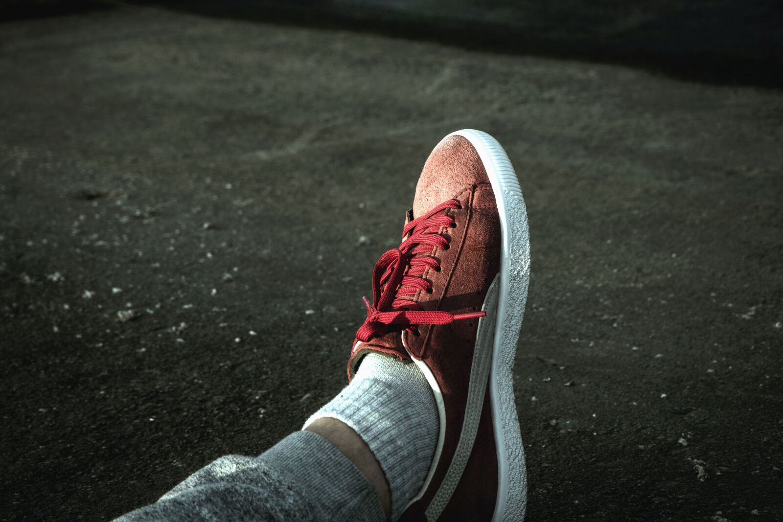 Olympus OM-D E-M10 II sample photo. Footwear, sneaker, shoelace, red photography