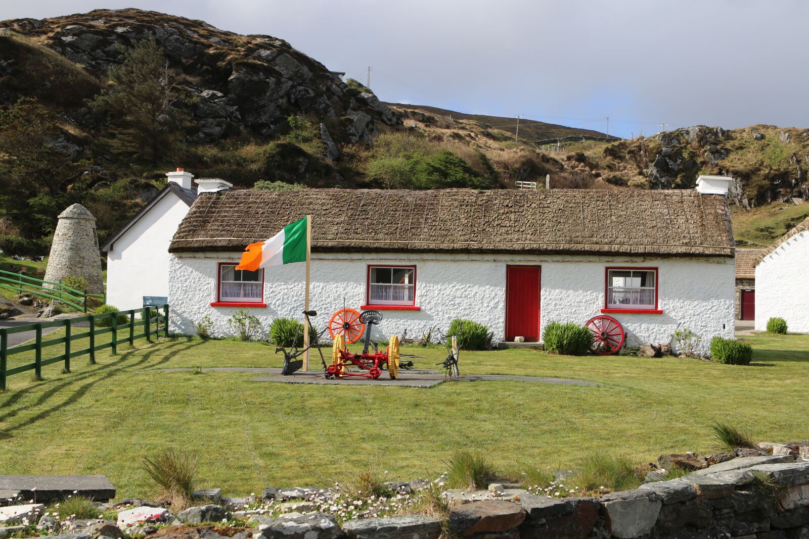 Canon EOS 70D + Canon EF 24-70mm F2.8L USM sample photo. Ireland, cottage, architecture photography
