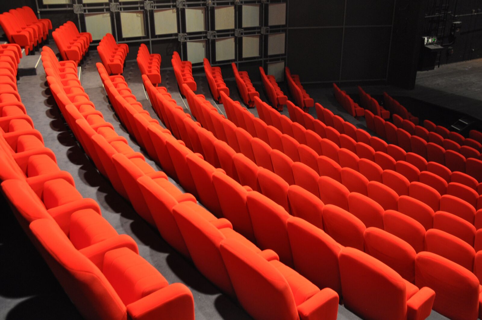 Nikon D90 sample photo. Red, theatre, armchairs photography