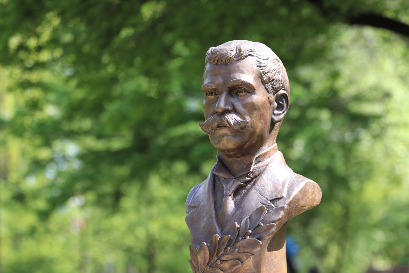 Canon EOS 200D (EOS Rebel SL2 / EOS Kiss X9) sample photo. Ivan vazov, bulgarian poet photography