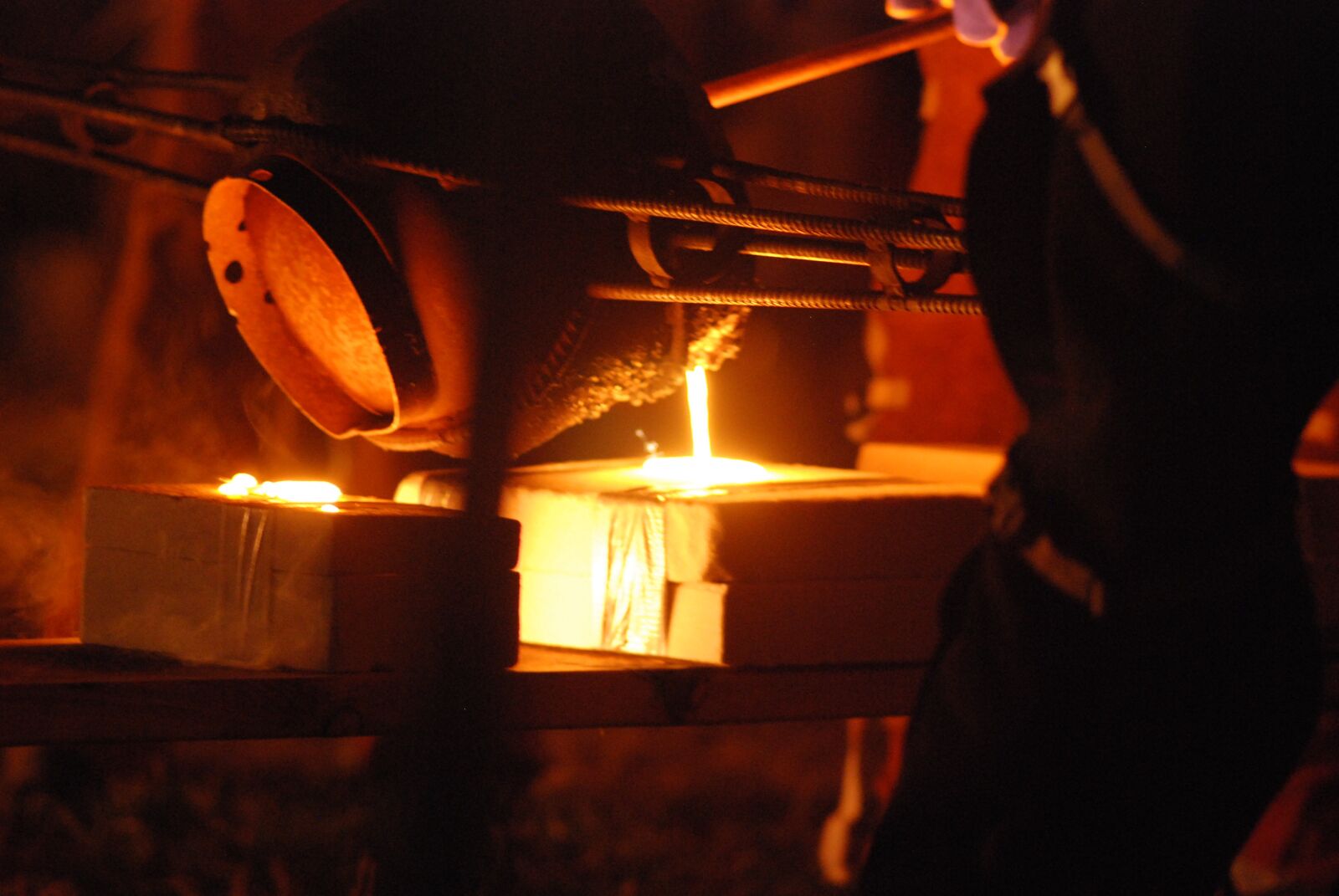 Nikon D80 sample photo. Iron, pour, molten photography