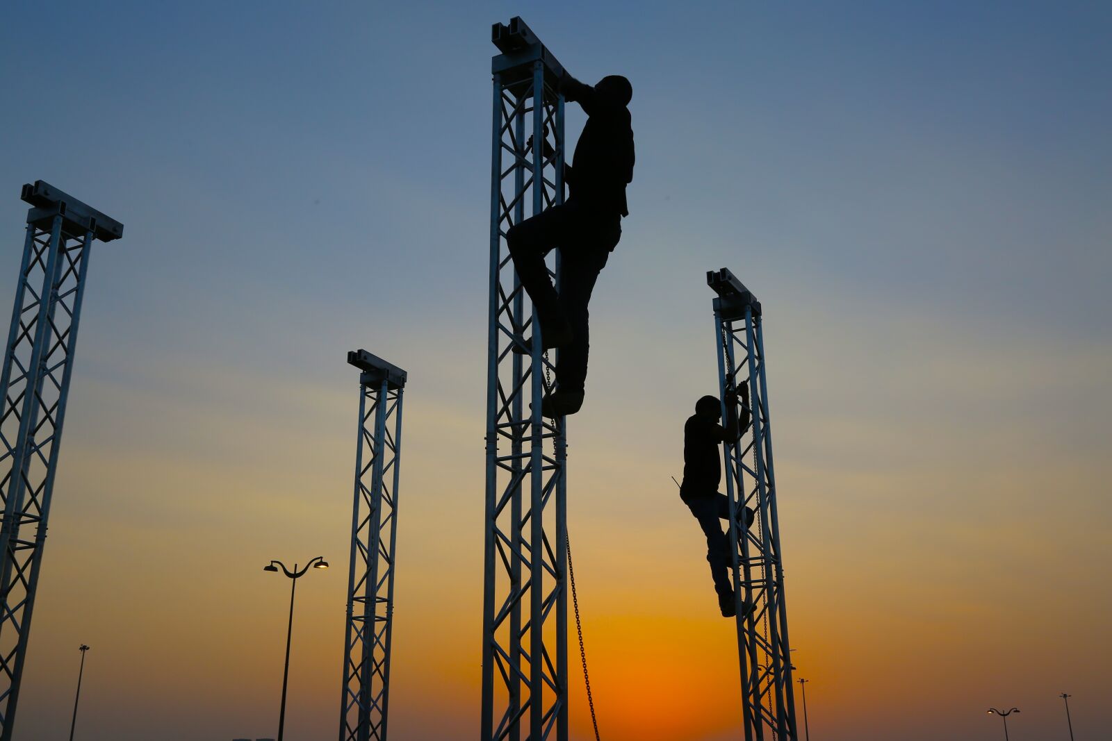 Canon EF 24-105mm F4L IS USM sample photo. Silhouette teamwork, trust, mountain photography