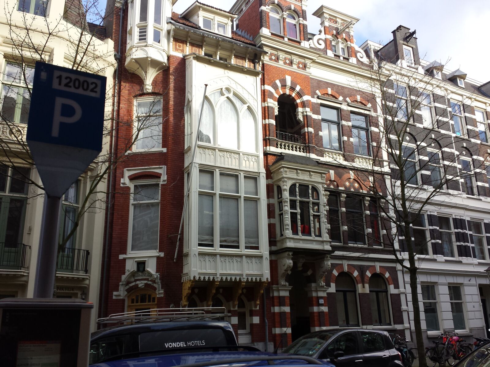 Samsung Galaxy S4 sample photo. Arched, window, houses, street photography