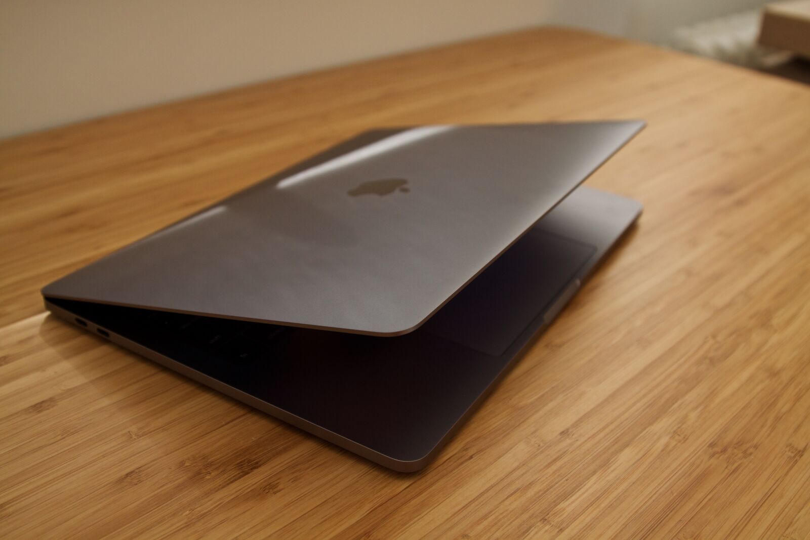 Canon EOS 50D sample photo. Macbook, macbook pro, touch photography