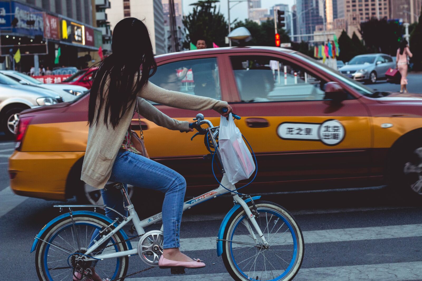 Canon EOS 70D + Canon EF 50mm F1.8 STM sample photo. Girl, cycle, taxi photography
