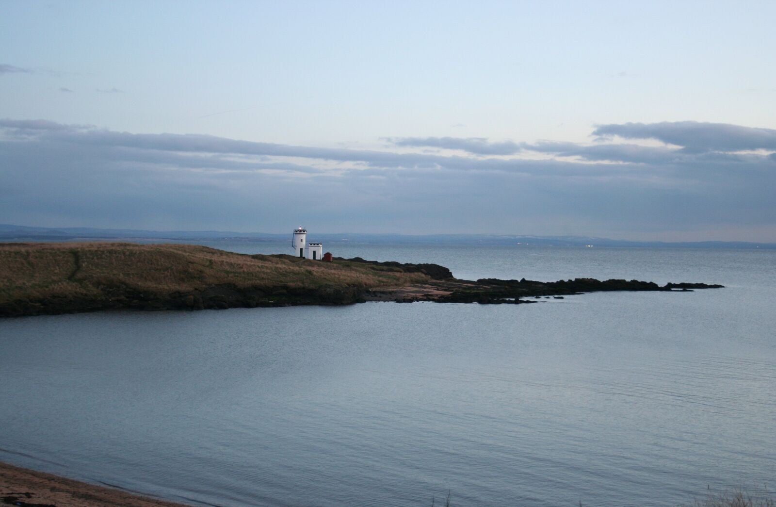 Canon EOS 350D (EOS Digital Rebel XT / EOS Kiss Digital N) sample photo. Scotland, lighthouse, bay photography