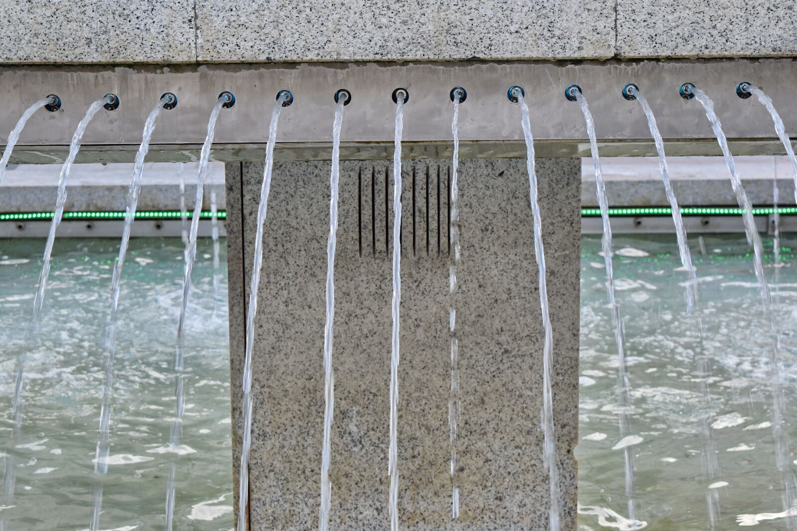 Nikon D5500 sample photo. Construction, daylight, fountain, illuminated photography