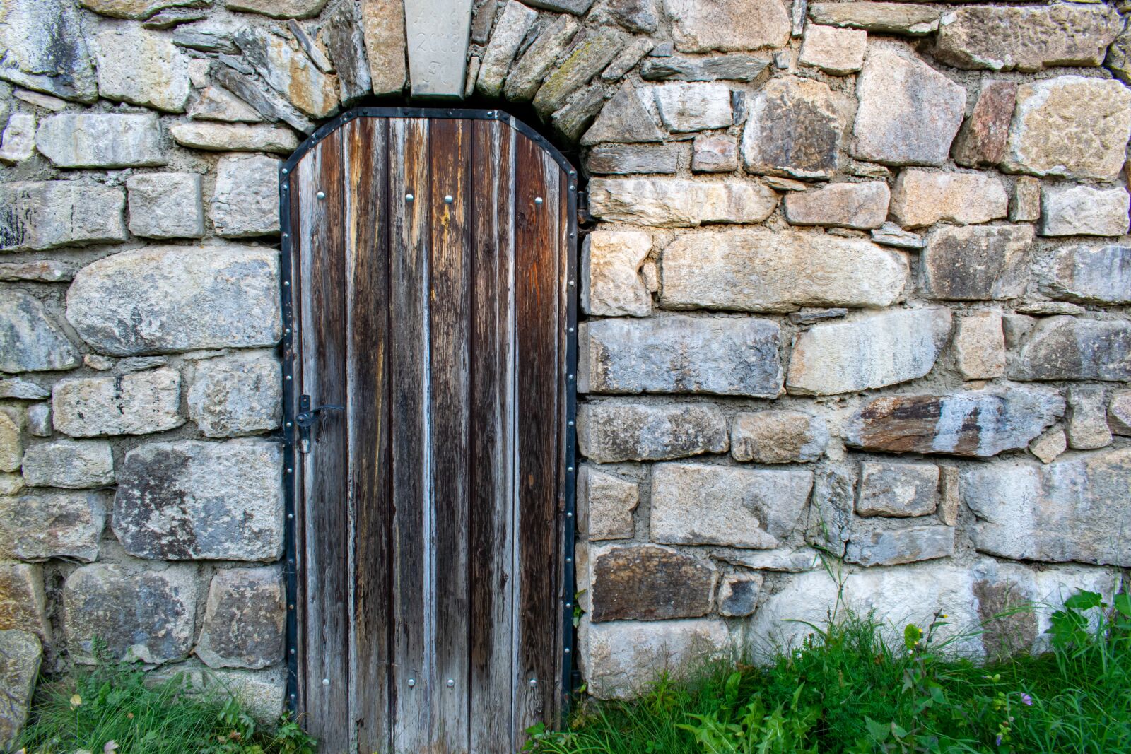 Nikon D5300 sample photo. Wooden door, stone wall photography