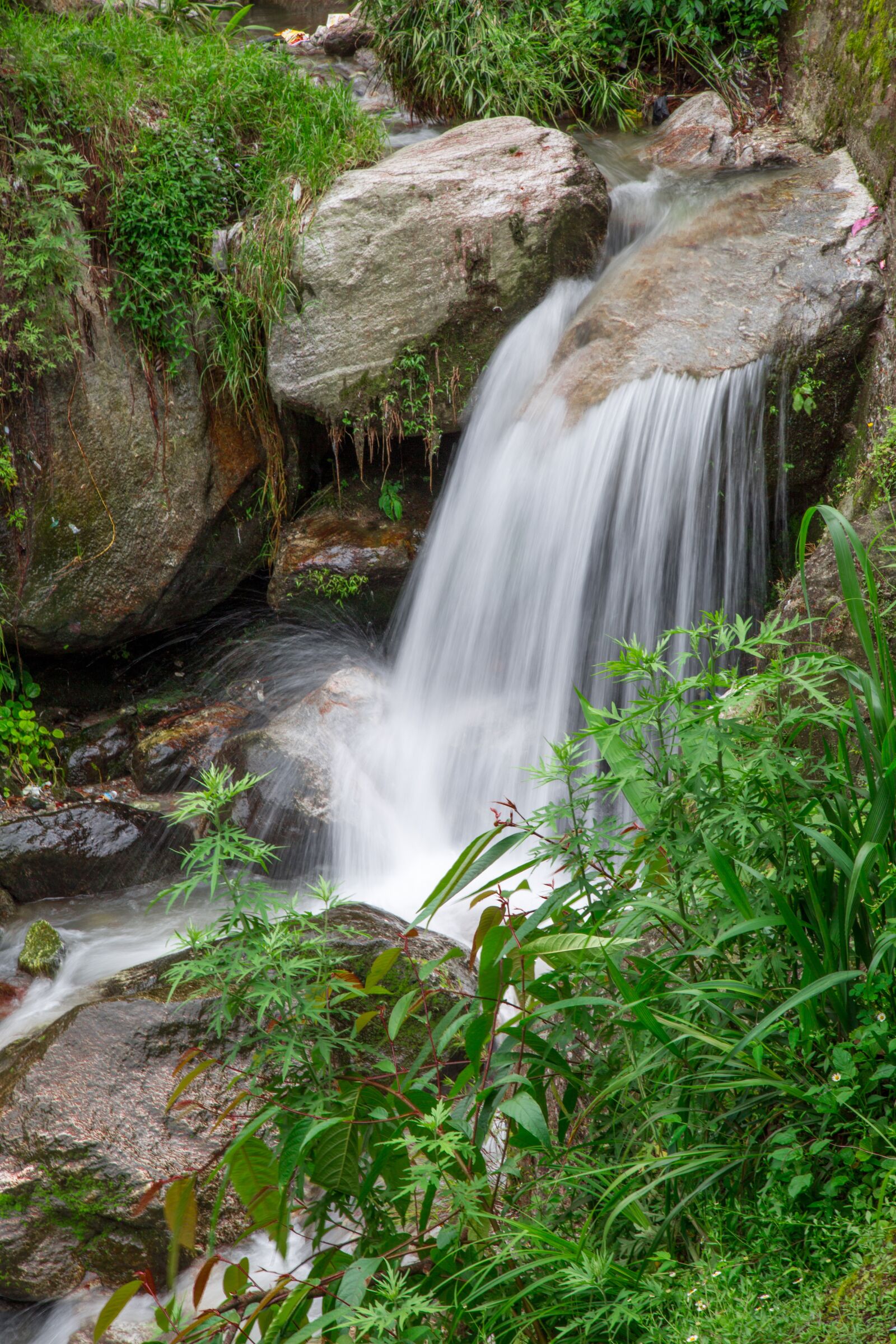 Canon EF 24-105mm F4L IS USM sample photo. Water falls, darjeeling, hill photography
