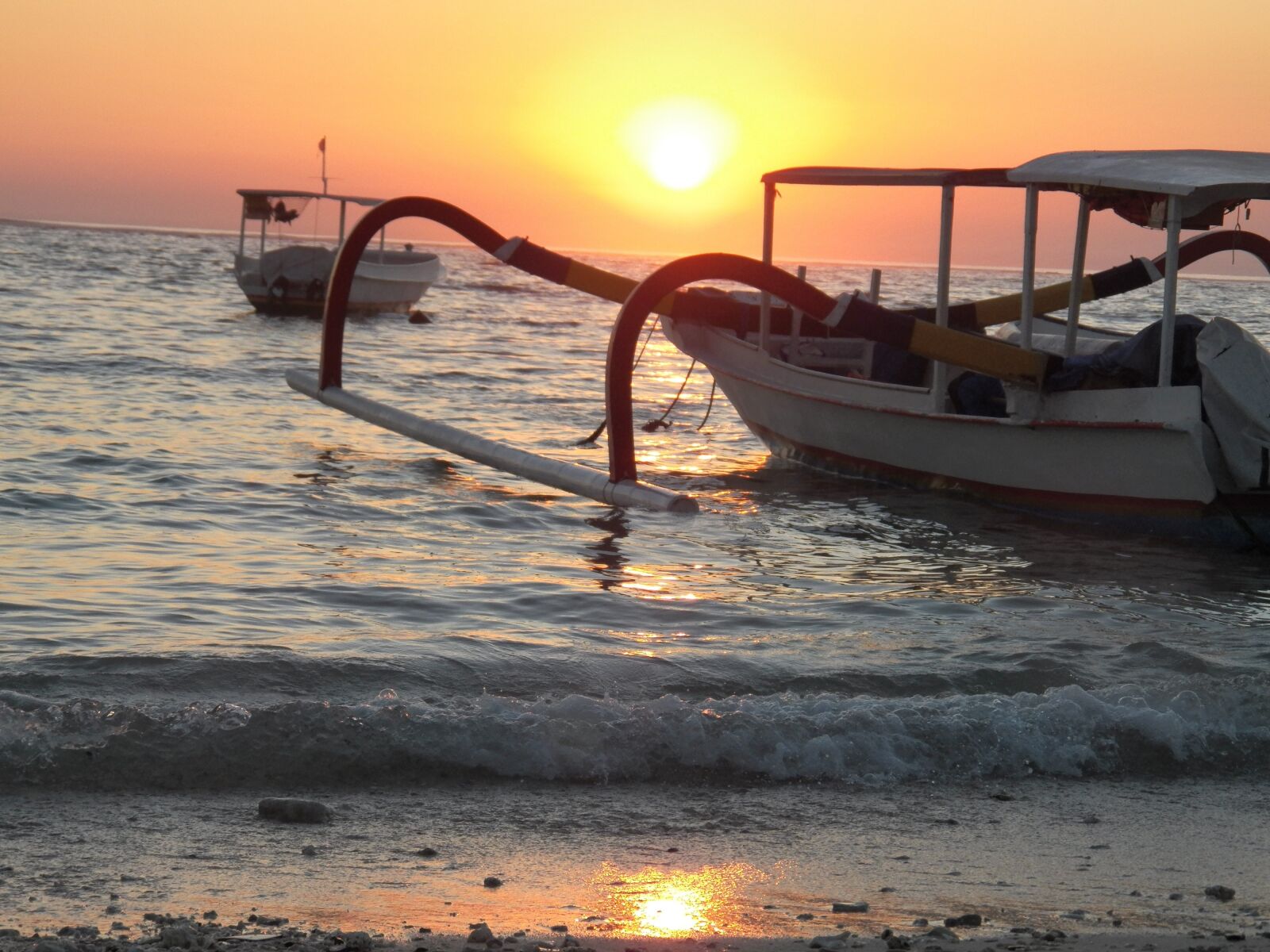 Kodak EasyShare Z990 (EasyShare Max) sample photo. Boat, sunset, sea photography