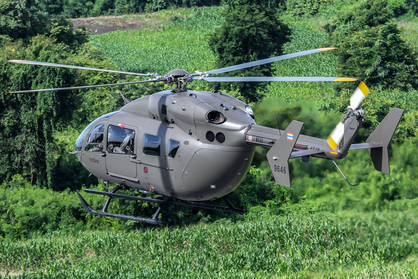 Canon EOS 60D + Canon EF 100-400mm F4.5-5.6L IS USM sample photo. Helicopter, lakota, pilot, transportation photography