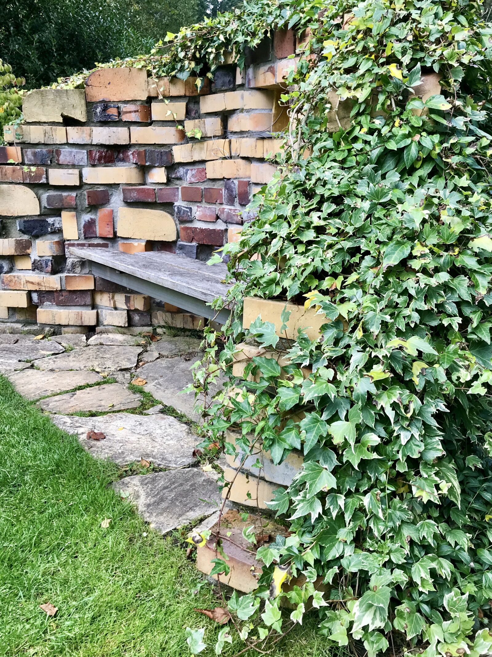 iPhone 7 back camera 3.99mm f/1.8 sample photo. Bank, wooden bench, bench photography