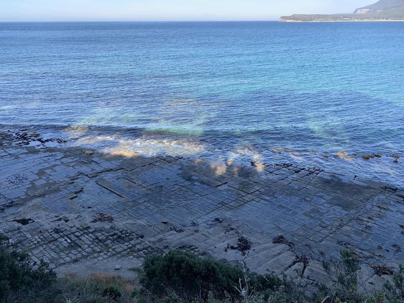 Apple iPhone XS Max sample photo. Tessellated pavement, rock formations photography