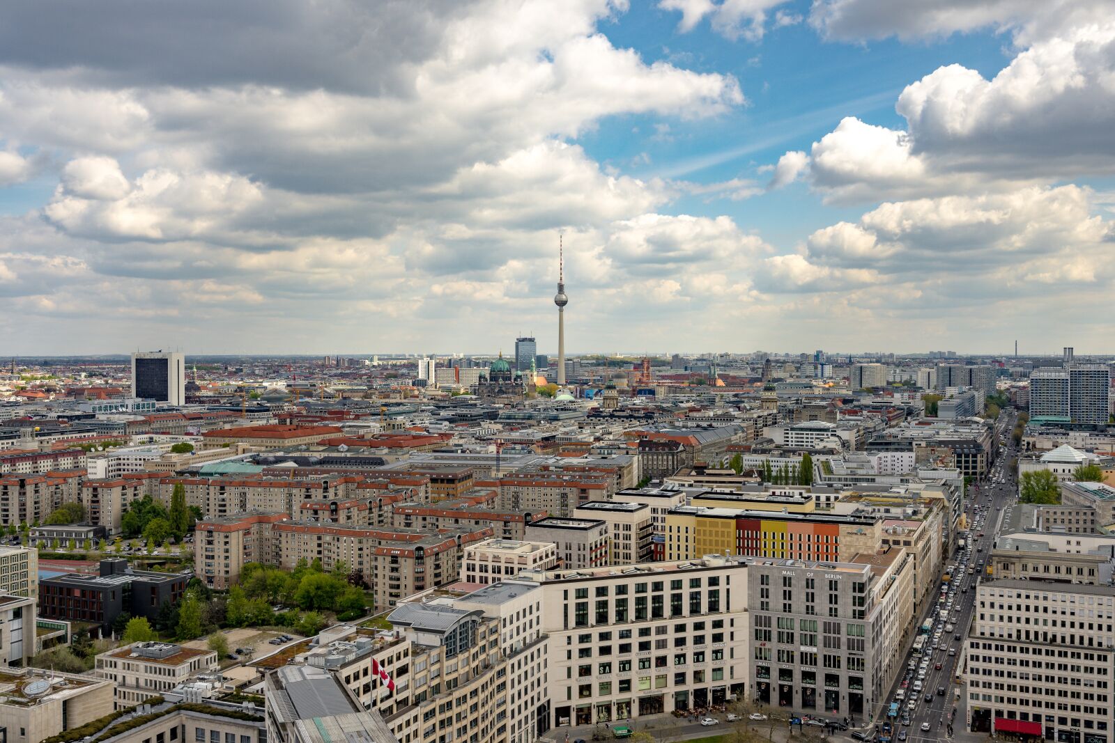 Sony a7 II + Sony Vario-Tessar T* FE 16-35mm F4 ZA OSS sample photo. Berlin, panorama, potsdam place photography