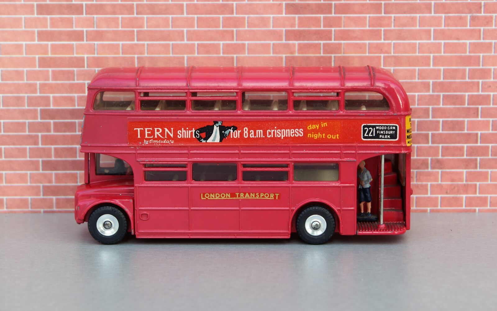 Sony DT 18-70mm F3.5-5.6 sample photo. Model car, double decker photography