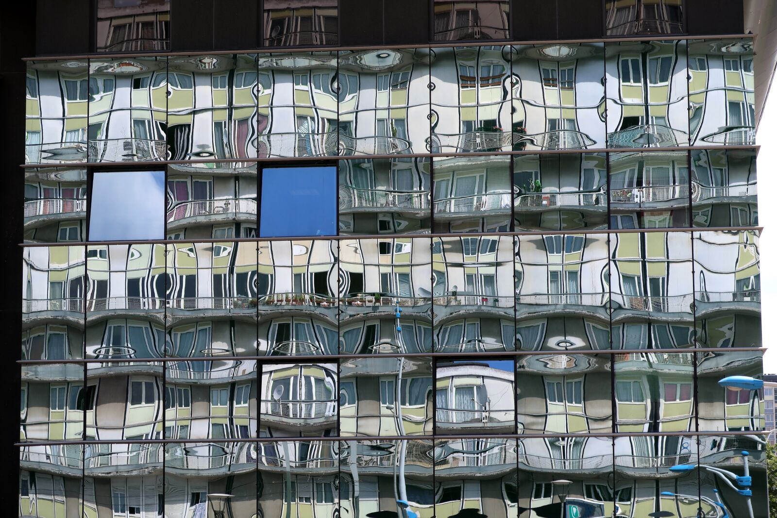 Canon PowerShot G7 X Mark II sample photo. City, reflections, building photography