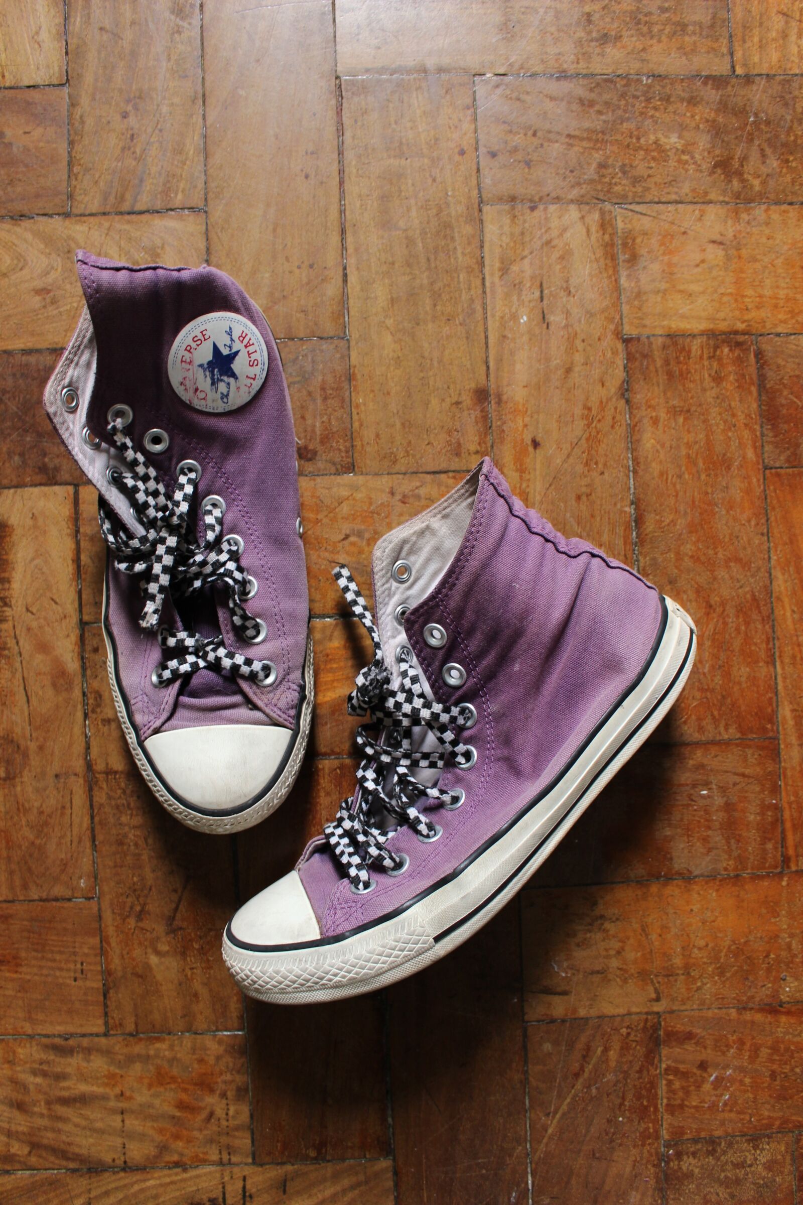 Canon EOS 100D (EOS Rebel SL1 / EOS Kiss X7) sample photo. Tennis, purple, shoe photography