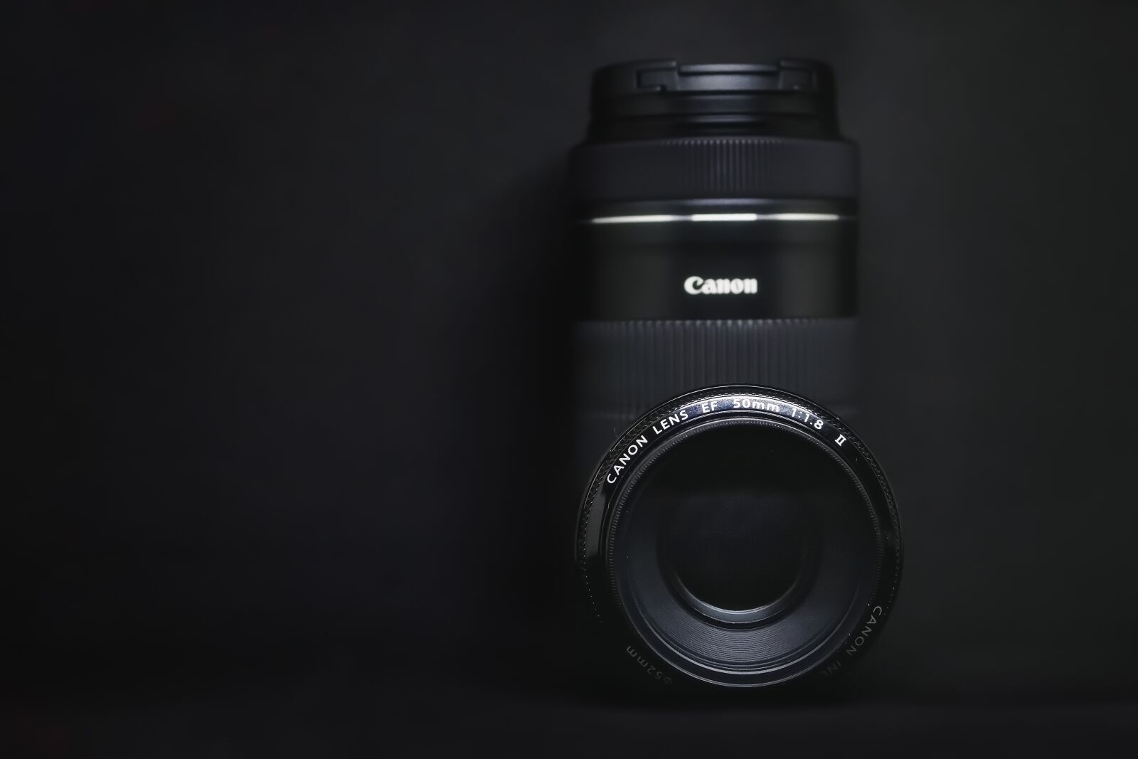Canon EOS 700D (EOS Rebel T5i / EOS Kiss X7i) sample photo. Lens, desktop, shutter photography