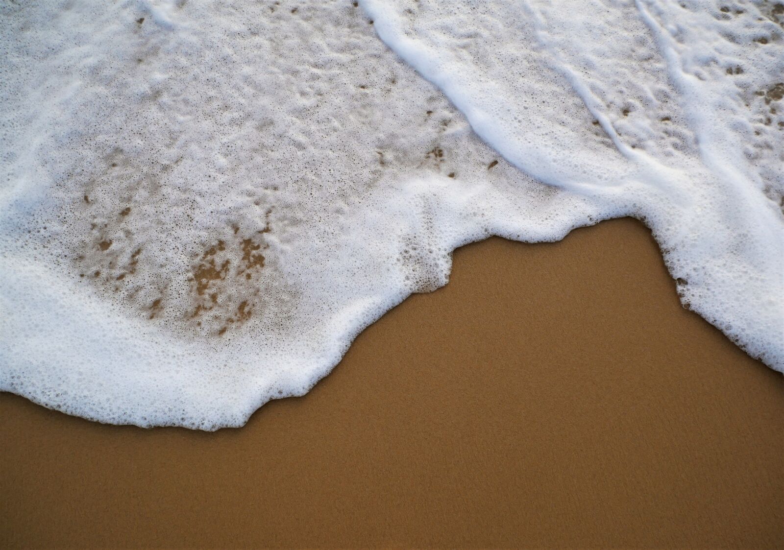 Panasonic DMC-G81 sample photo. Spray, beach, sea photography