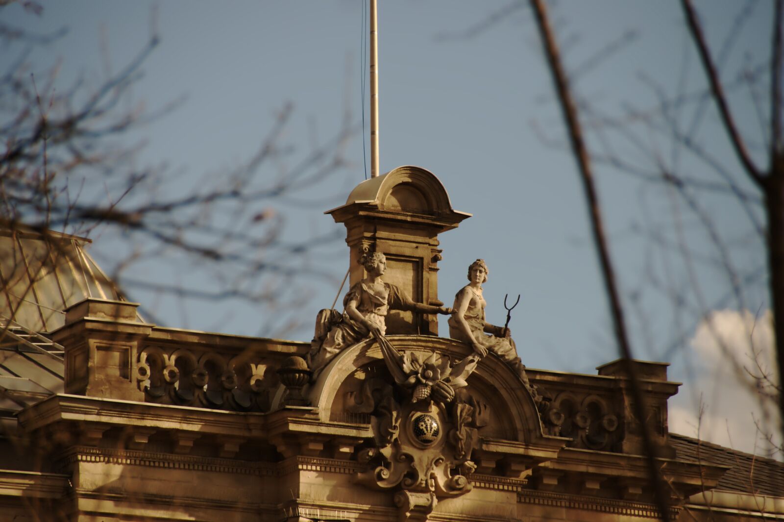 Nikon D5000 sample photo. Figure, architecture, art photography