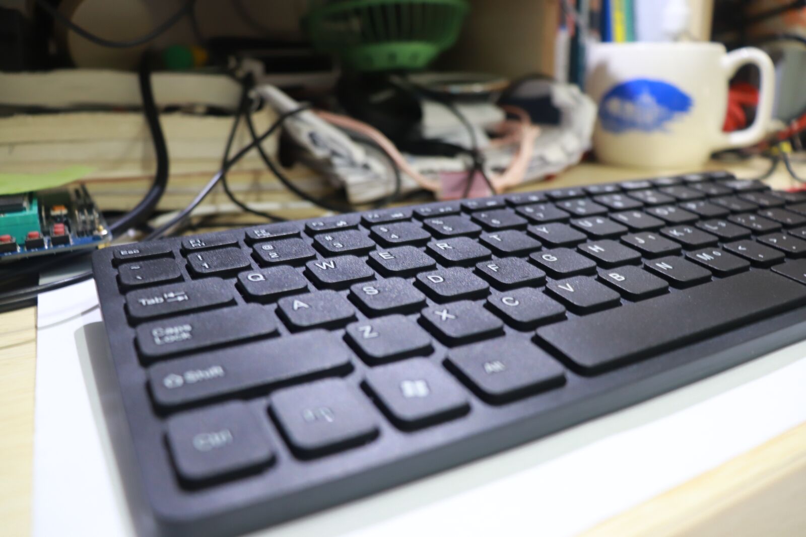 Canon EF-S 18-55mm F4-5.6 IS STM sample photo. My keyboard, keyboard, small photography