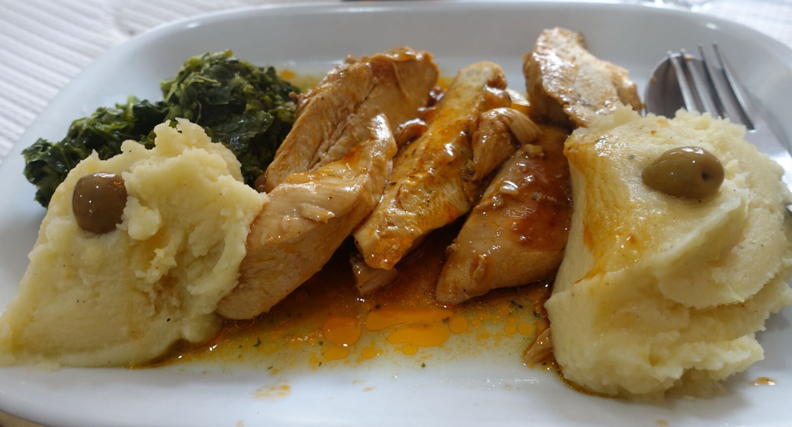 Sony Cyber-shot DSC-RX100 IV sample photo. Chicken meat, moss, mashed photography