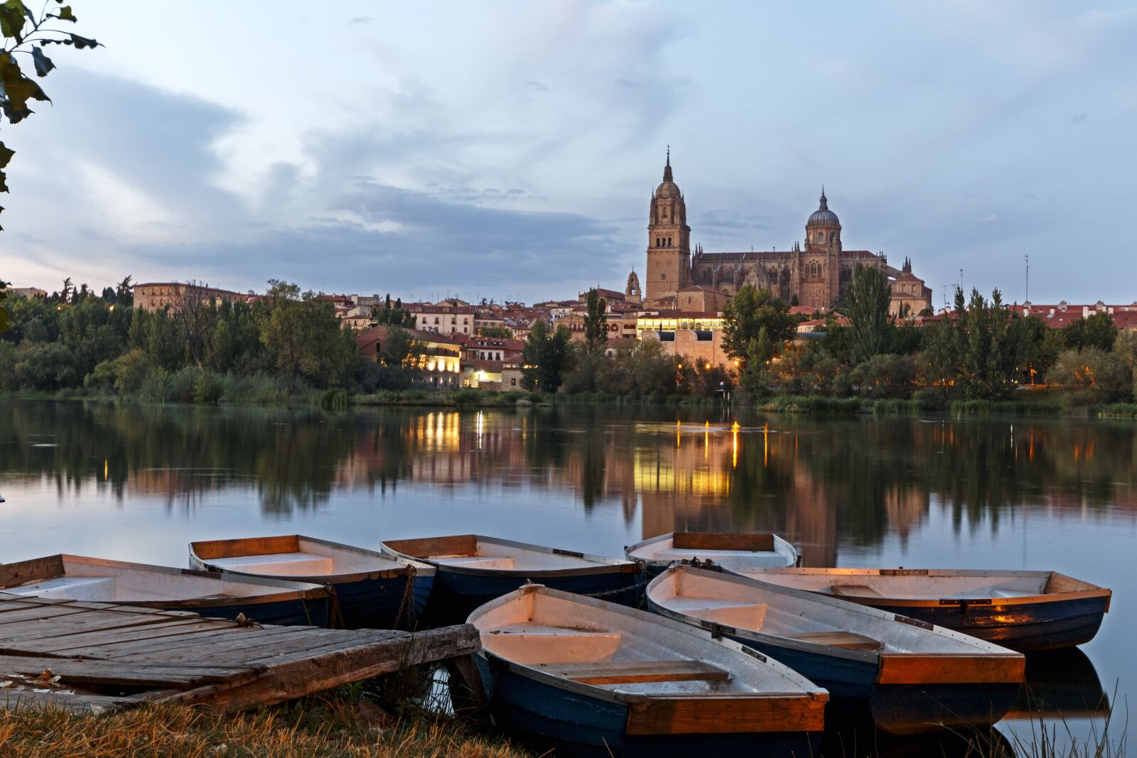 Canon EOS 70D sample photo. Architecture, river, boats photography