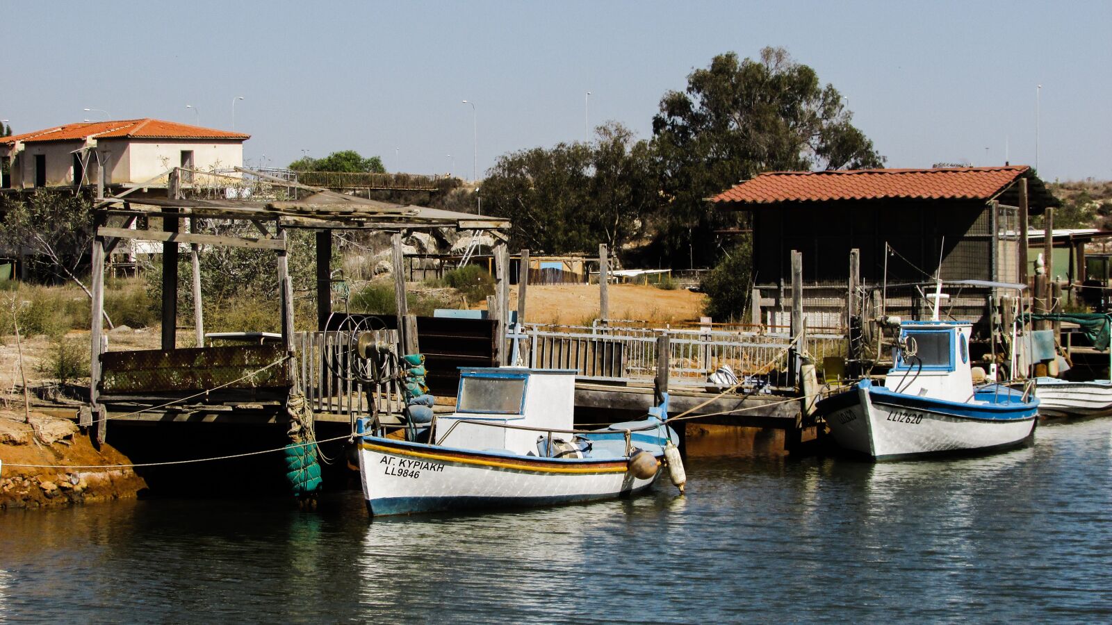 Canon PowerShot SX400 IS sample photo. Fishing boat, fishing shelter photography