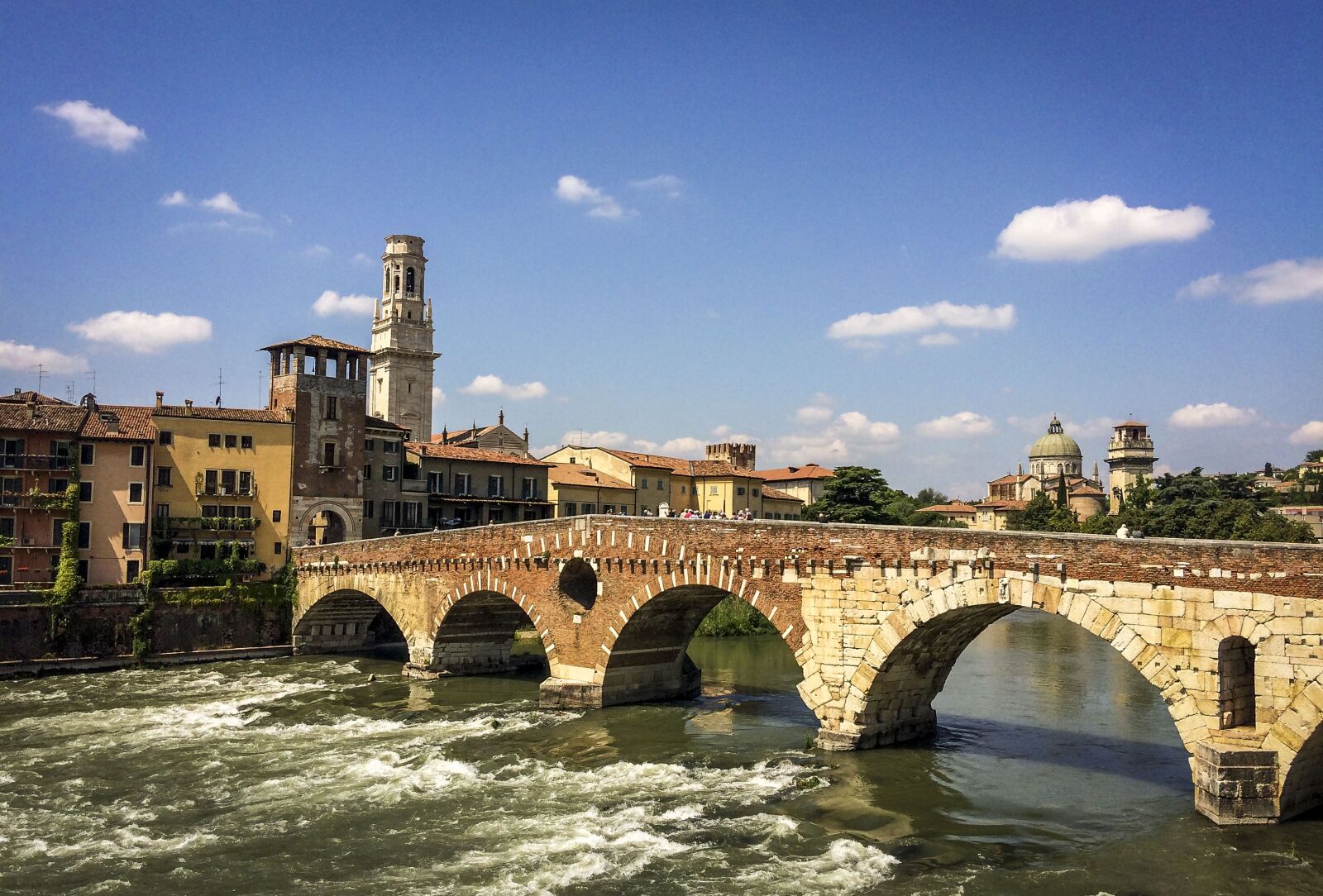 Apple iPhone 5s sample photo. Verona, city, river photography