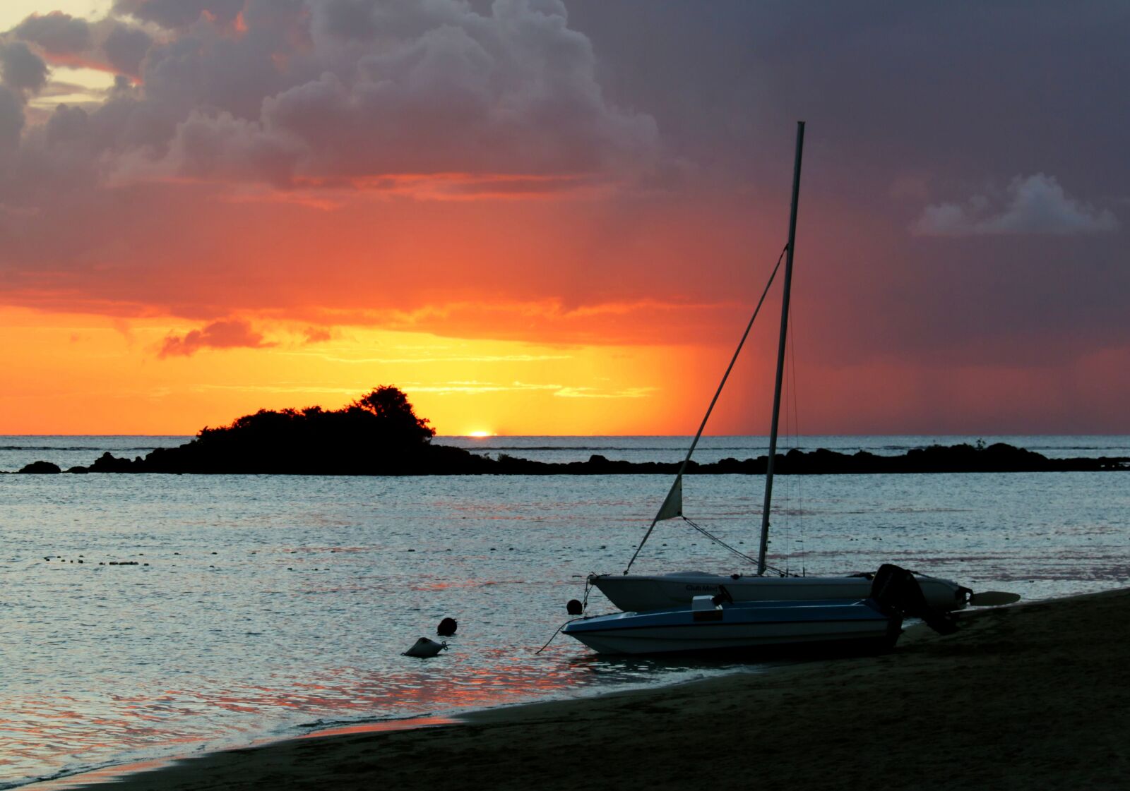Canon EF-S 18-200mm F3.5-5.6 IS sample photo. Sunset, sky, light photography