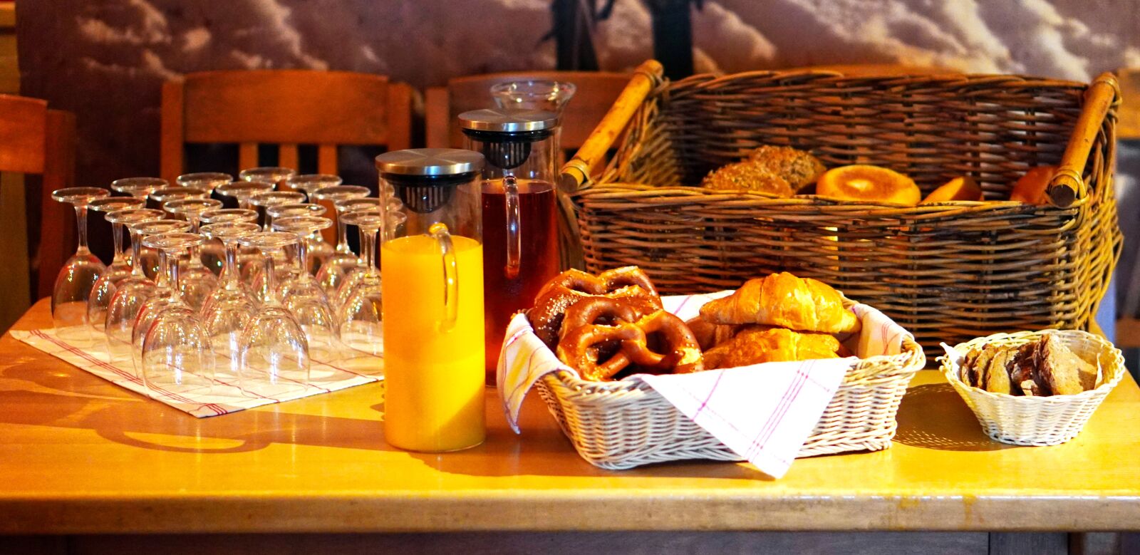 E 50mm F1.8 OSS sample photo. Breakfast, buffet, breakfast buffet photography