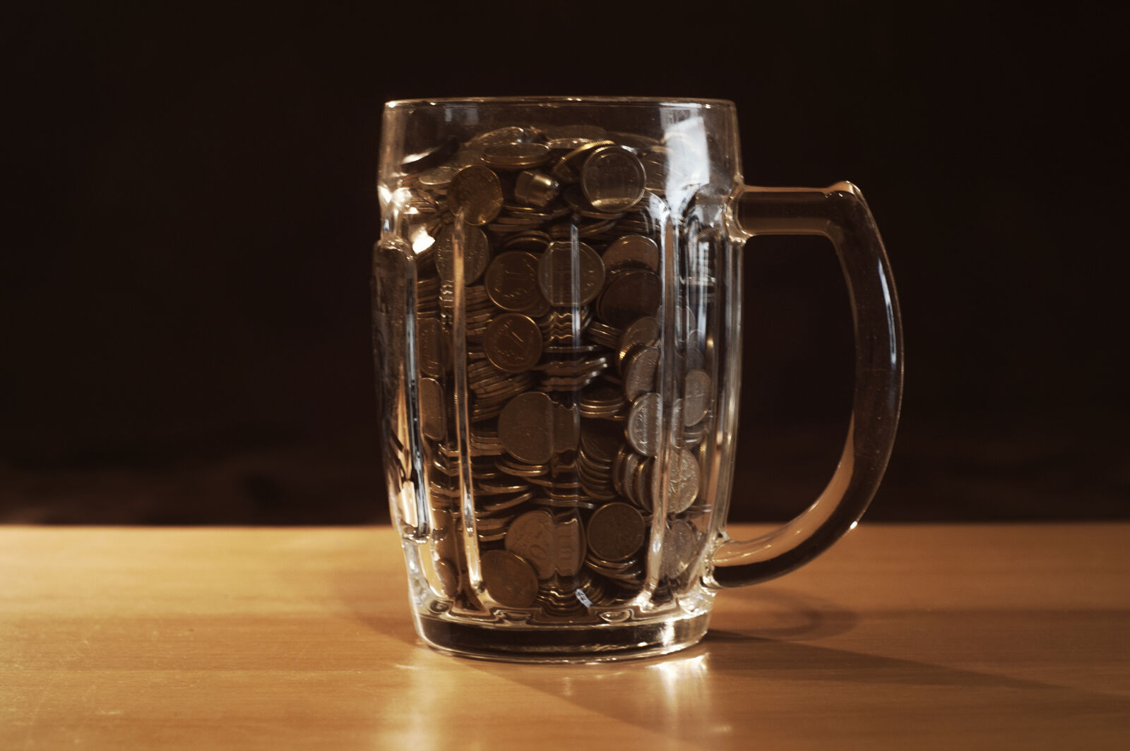 KONICA MINOLTA DYNAX 7D sample photo. Coin, mug, night photography