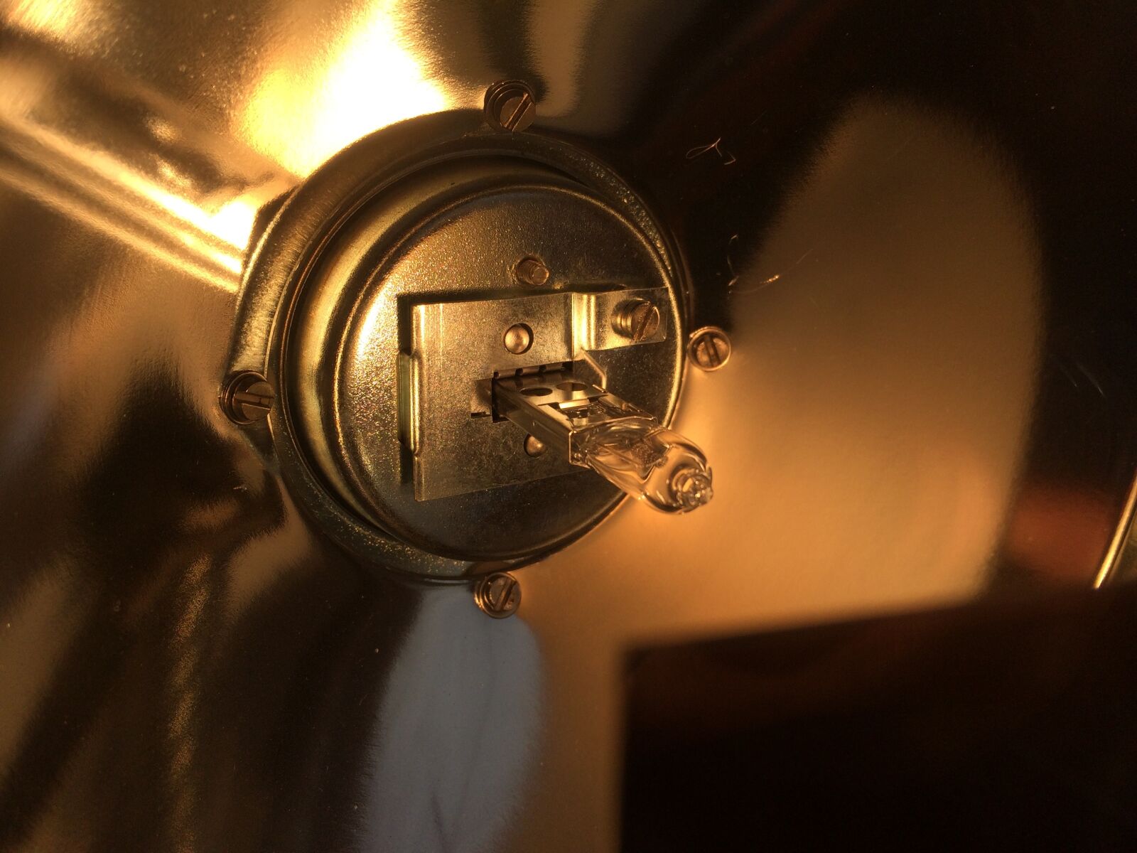 iPhone 5s back camera 4.15mm f/2.2 sample photo. Halogen, halogen lamp, light photography