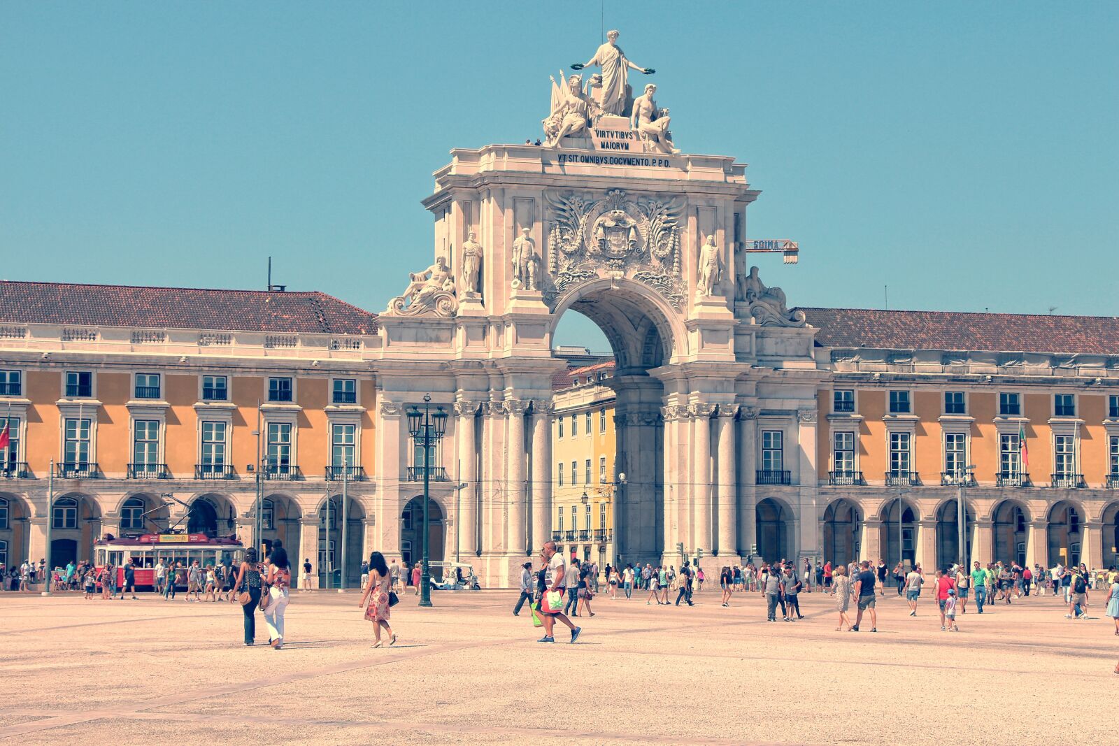 Canon EOS 650D (EOS Rebel T4i / EOS Kiss X6i) sample photo. Lisbon, place, portugal photography