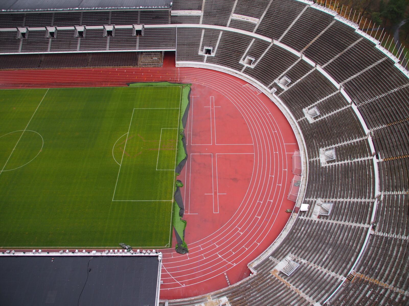 Olympus PEN E-PL3 sample photo. Stadium, sport, circle photography