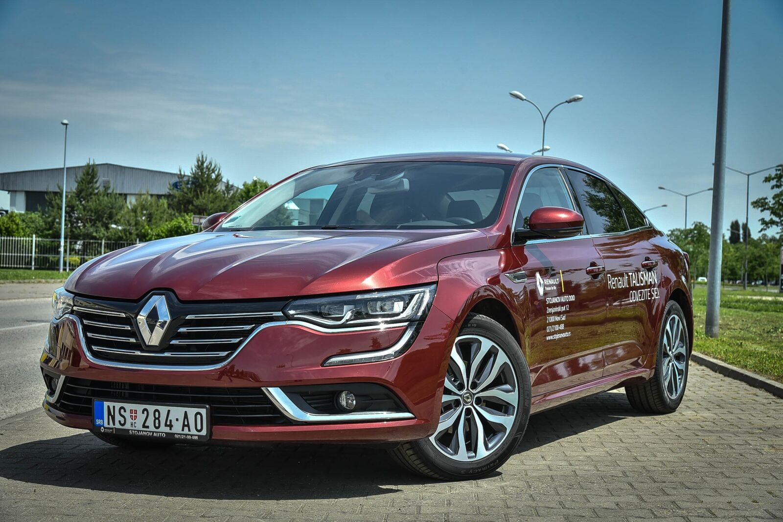 Nikon D750 sample photo. Renault, car, vehicle photography